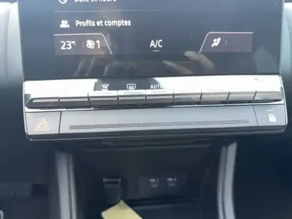 Photo 25 Renault Captur  E-Tech full hybrid 145 ch