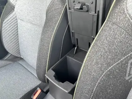 Photo 28 Renault Captur  E-Tech full hybrid 145 ch