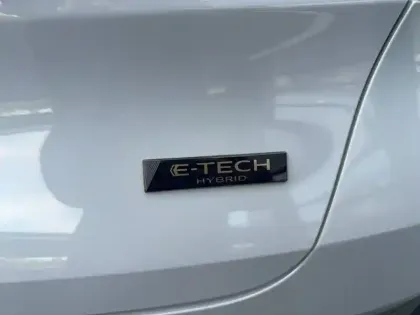 Photo 8 Renault Captur  E-Tech full hybrid 145 ch