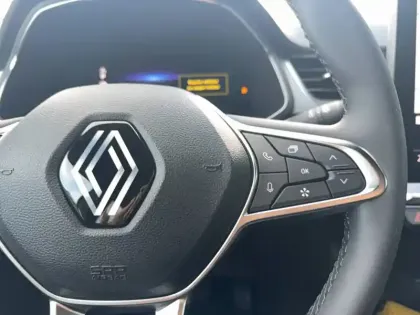 Photo 15 Renault Captur  E-Tech full hybrid 145 ch