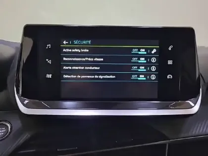 Photo 23 Peugeot 208  Electrique 50 kWh 136ch