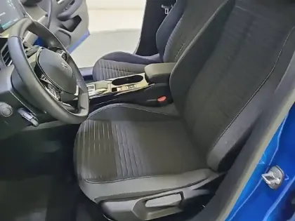 Photo 10 Peugeot 208  Electrique 50 kWh 136ch