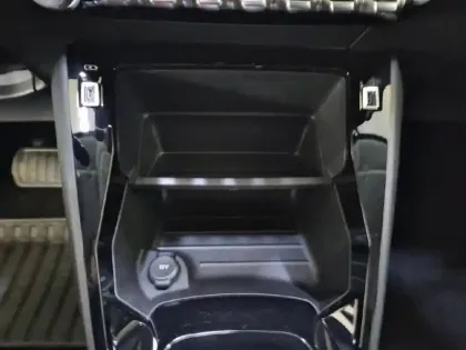 Photo 25 Peugeot 208  Electrique 50 kWh 136ch