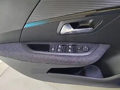 Photo 30 Peugeot 208  Electrique 50 kWh 136ch