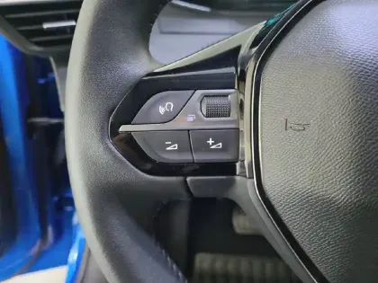 Photo 27 Peugeot 208  Electrique 50 kWh 136ch