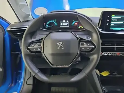 Photo 8 Peugeot 208  Electrique 50 kWh 136ch