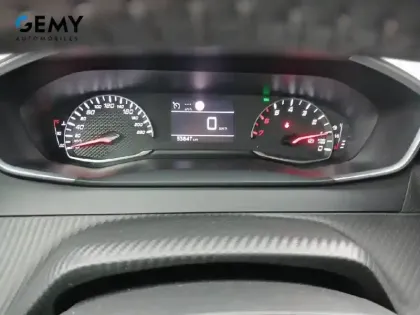 Photo 49 Peugeot 2008  PureTech 100 S&S BVM6
