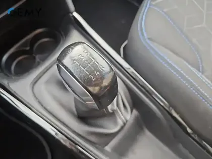 Photo 24 Peugeot 2008  PureTech 82ch S&S BVM5