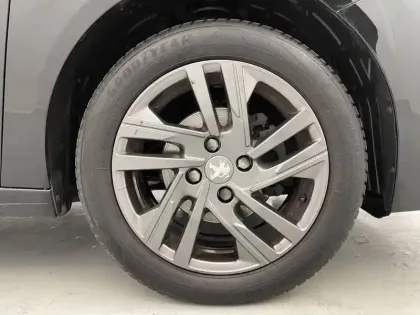 Photo 16 Peugeot 208  PureTech 75 S&S BVM5