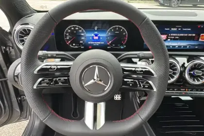 Photo 16 Mercedes Classe A  200 7G-DCT