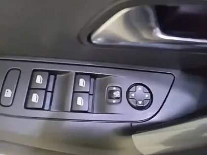 Photo 30 Peugeot 2008  PureTech 130 S&S EAT8