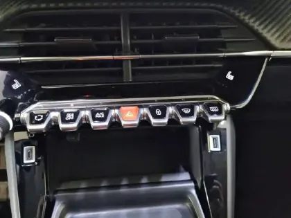 Photo 24 Peugeot 2008  PureTech 130 S&S EAT8