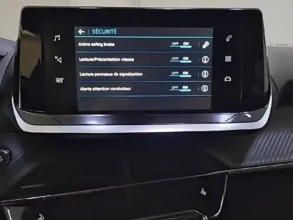 Photo 21 Peugeot 2008  PureTech 130 S&S EAT8