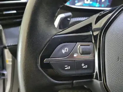 Photo 27 Peugeot 2008  PureTech 130 S&S EAT8