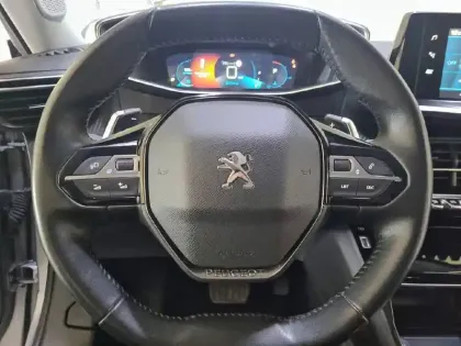 Photo 8 Peugeot 2008  PureTech 130 S&S EAT8