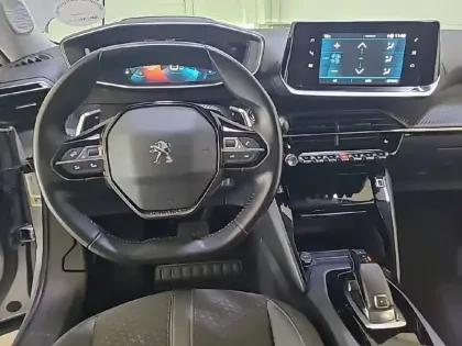 Photo 7 Peugeot 2008  PureTech 130 S&S EAT8