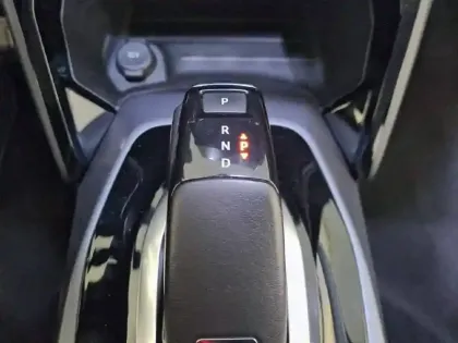 Photo 13 Peugeot 2008  PureTech 130 S&S EAT8