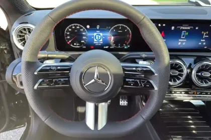 Photo 17 Mercedes Classe A  180 d 8G-DCT