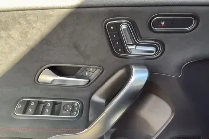 Photo 98 Mercedes Classe A  180 d 8G-DCT