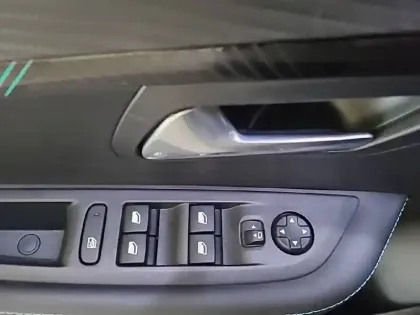 Photo 31 Peugeot 208  Electrique 50 kWh 136ch