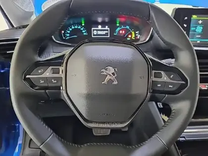 Photo 8 Peugeot 208  Electrique 50 kWh 136ch