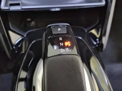 Photo 13 Peugeot 208  Electrique 50 kWh 136ch