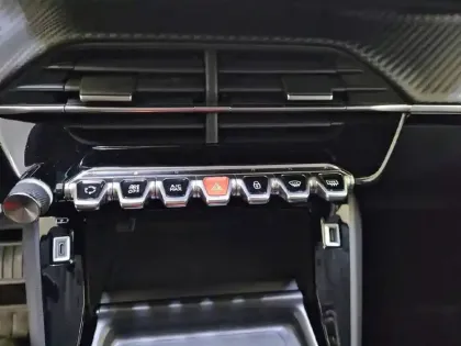 Photo 25 Peugeot 208  Electrique 50 kWh 136ch