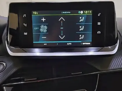 Photo 20 Peugeot 208  Electrique 50 kWh 136ch