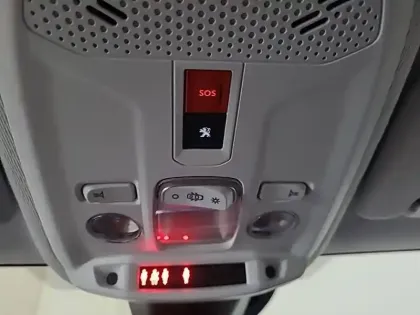 Photo 26 Peugeot 208  Electrique 50 kWh 136ch