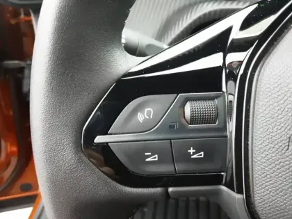 Photo 45 Peugeot 2008  Electrique 136 ch