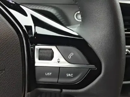 Photo 41 Peugeot 2008  Electrique 136 ch