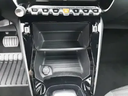 Photo 43 Peugeot 2008  Electrique 136 ch