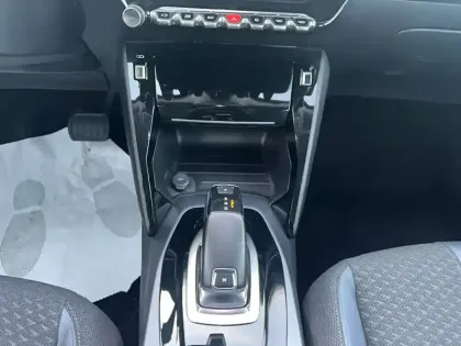 Photo 14 Peugeot 2008  PureTech 130 S&S EAT8