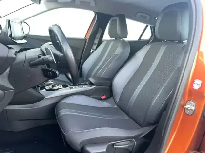 Photo 7 Peugeot 2008  PureTech 130 S&S EAT8