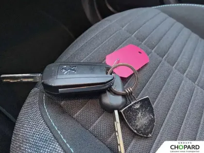 Photo 13 Peugeot 2008  PureTech 100 S&S BVM6