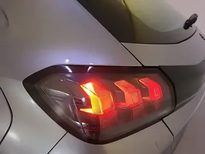 Photo 16 Peugeot 208  PureTech 75 S&S BVM5