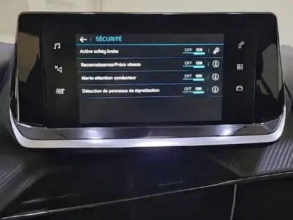 Photo 21 Peugeot 208  PureTech 75 S&S BVM5