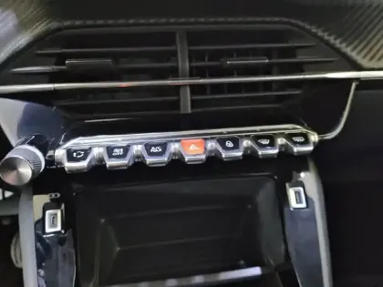 Photo 23 Peugeot 208  PureTech 75 S&S BVM5