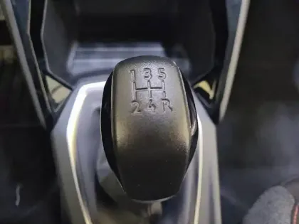 Photo 13 Peugeot 208  PureTech 75 S&S BVM5