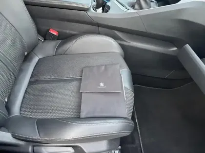 Photo 14 Peugeot 3008  PureTech 130ch S&S BVM6 GT