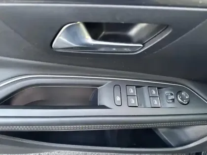 Photo 18 Peugeot 3008  PureTech 130ch S&S BVM6 GT