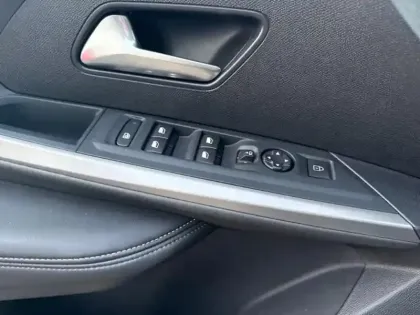 Photo 14 Peugeot 5008  Hybrid 145ch Allure e-DCS6