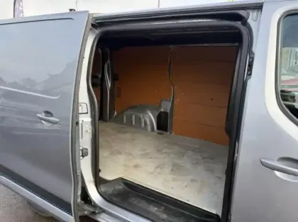 Photo 11 Peugeot Expert  Fg Standard 2.0 BlueHDi 180ch S&S Pack Sport EAT8