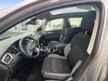 Photo 8 Nissan Qashqai  1.2 DIG-T 115ch N-Connecta Xtronic