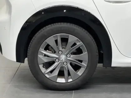 Photo 10 Peugeot 208  e- 136ch Style