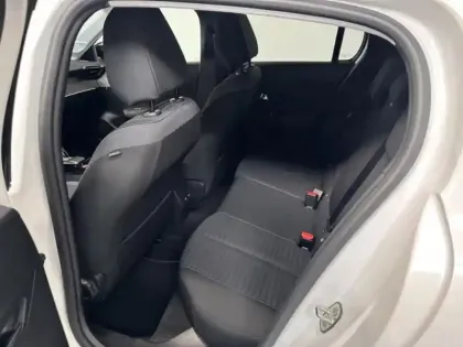 Photo 9 Peugeot 208  e- 136ch Style