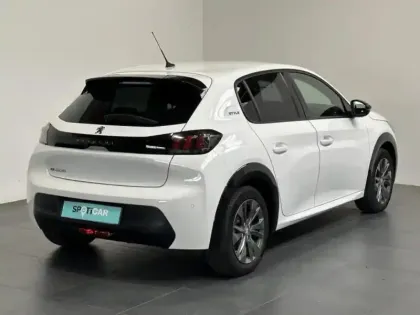 Photo 6 Peugeot 208  e- 136ch Style