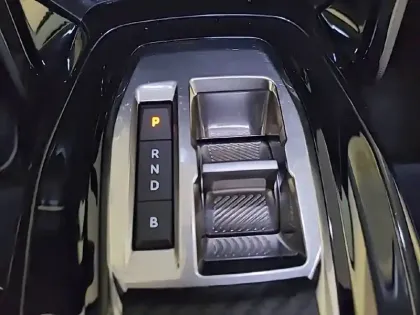 Photo 13 Peugeot 208  Electrique 50 kWh 136ch