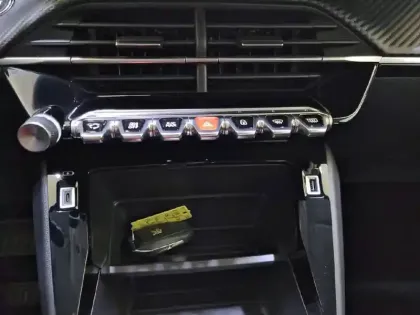 Photo 25 Peugeot 208  Electrique 50 kWh 136ch