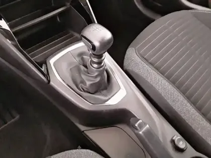 Photo 13 Peugeot 208  PureTech 100 S&S BVM6